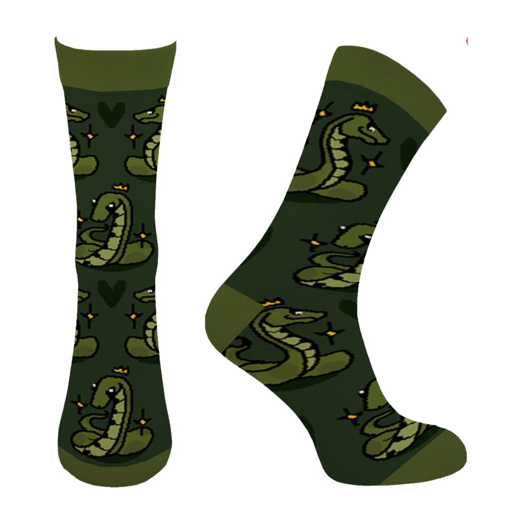 Ponožky Loveink x FatKat se zelenými hadími na tmavě zeleném pozadí. 