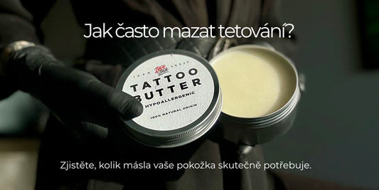 Jak často mazat tetování? Jak často používat máslo na tetování?